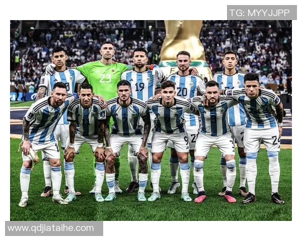 世界著名足球明星小人展现足球魅力与梦想的奇幻旅程