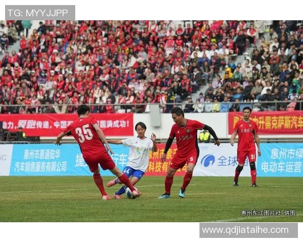 中国足球明星亲临访问探索足球文化与球迷互动新篇章 中国足球明星亲临访问探索足球文化与球迷互动新篇章