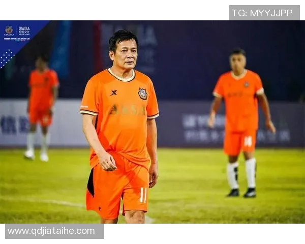 从街头到绿茵场最底层的足球明星如何逆袭成传奇 从街头到绿茵场最底层的足球明星如何逆袭成传奇