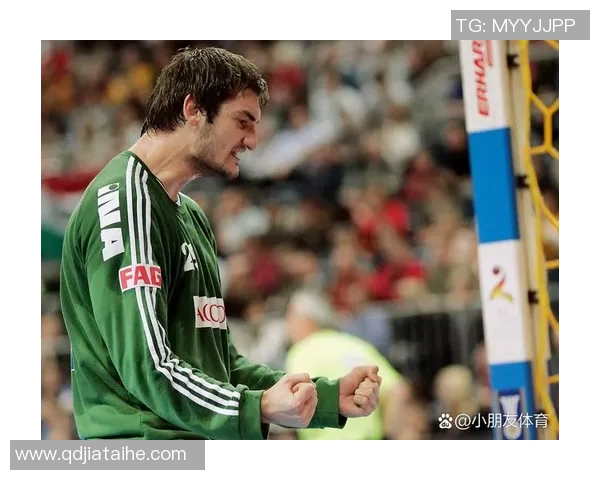 外国足球明星因感人时刻泪洒赛场引发全球球迷热议与共鸣