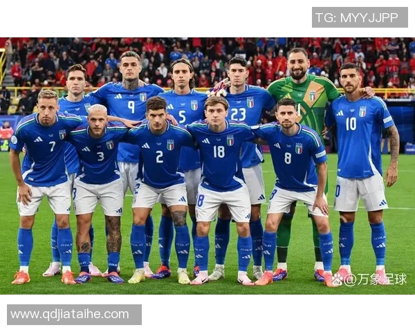 带球技术出众的足球明星们如何在赛场上展现个人魅力与团队配合 带球技术出众的足球明星们如何在赛场上展现个人魅力与团队配合