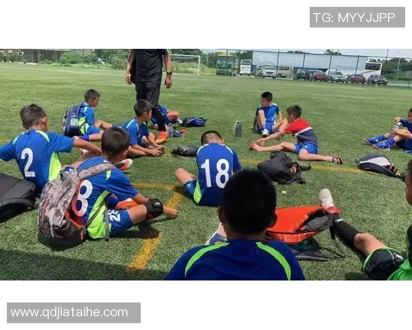 杭州足球队在最新状态排行榜中荣登第七名展现出强劲实力与潜力 杭州足球队在最新状态排行榜中荣登第七名展现出强劲实力与潜力